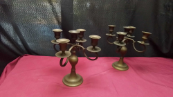A two of 5 branch bronze candle sticks.
H21 W6cm.
