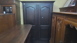 A Nice dark OAK Double wardrobe. 
128x200x60cm.