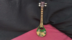 A musical in stunning. 
8x28cm.