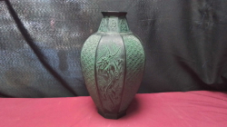 Vintage decorated Oriental bronze vase.
H32 W7cm.