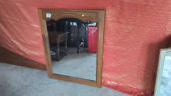 A Nice OAK hanging mirror. 
66x82cm.