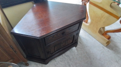 OAK corner stand TV unit .
H64 W101 D63cm.