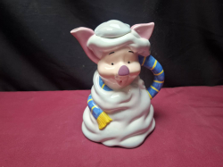 A paul Ceramic character tea pot of Piglet head. 
H18xw13cm.