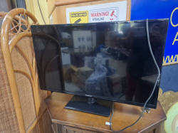 Panasonic  32 Inches LED/LCD TV
